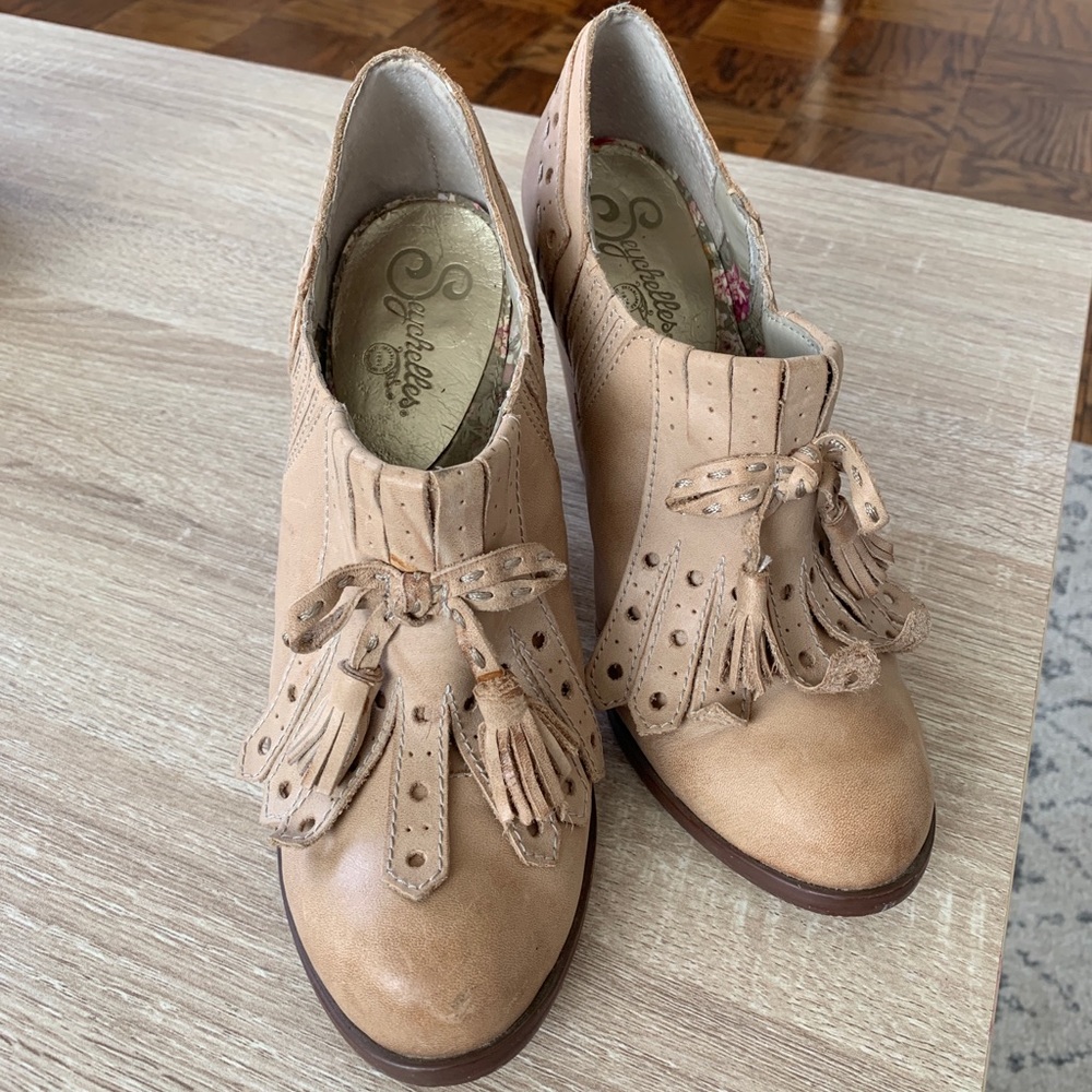 Seychelles Leather Heeled Booties 🌹